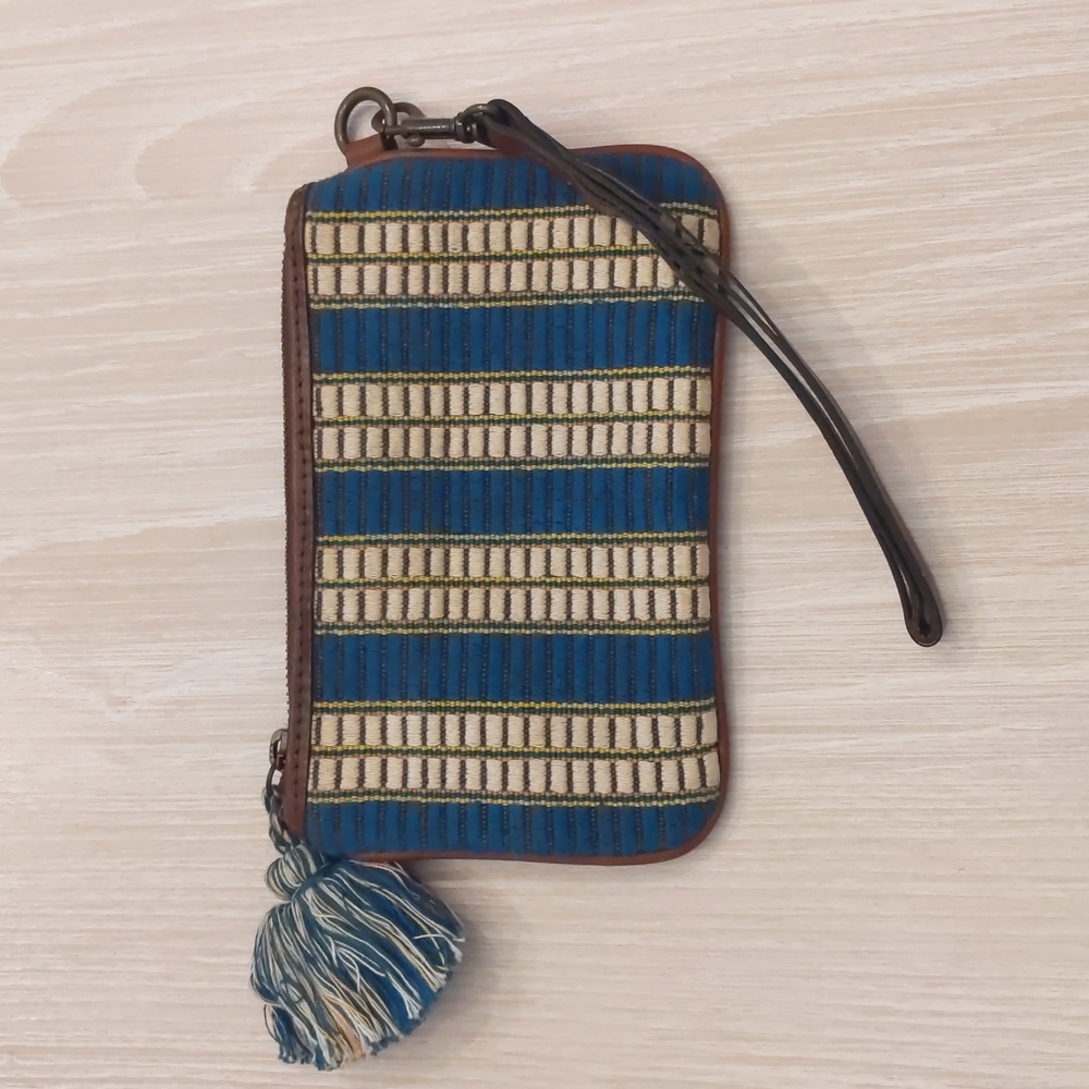 🌿🆕ANTHROPOLOGIE Star Board North Embroidered Wristlet
